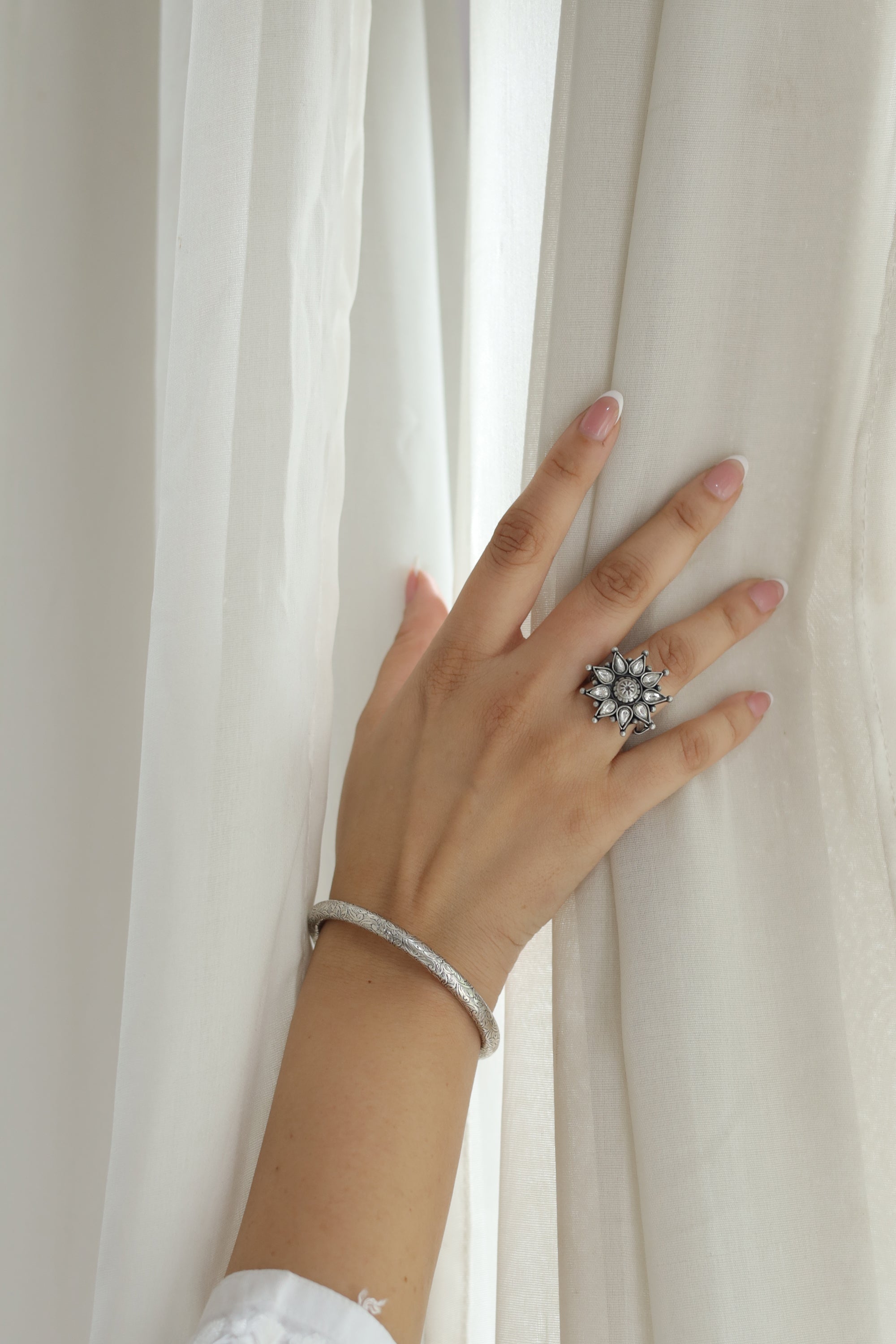 Nayantara Classic Ring with White Kundan
