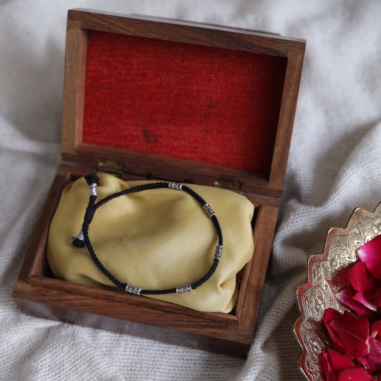 Taaraasya Essential Nazariya