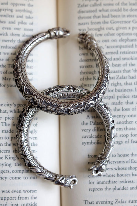 Nayantara Timeless Kada with Embossed Floral Motif