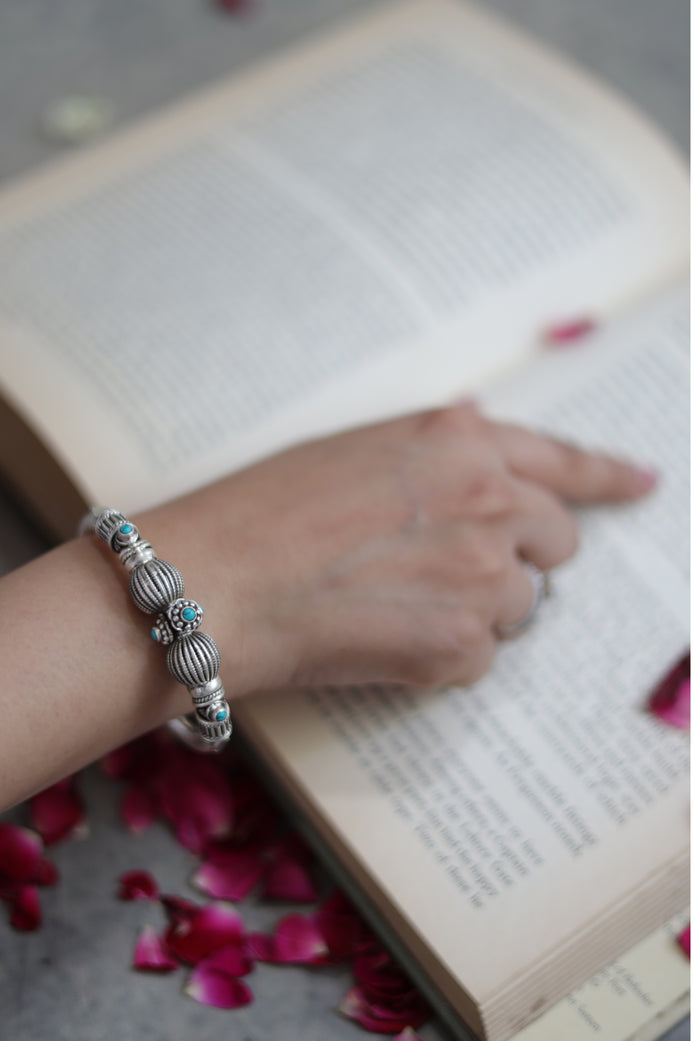 Nayra Spherical Kada with Turquoise Stone