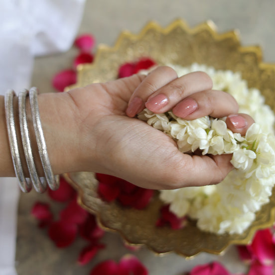 Nayantara Everyday Essential Kada with Embossed Motif