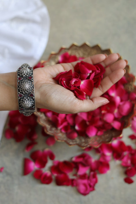 Taaraasya Signature Kada with Flowers