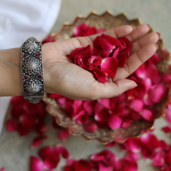 Taaraasya Signature Kada with Flowers