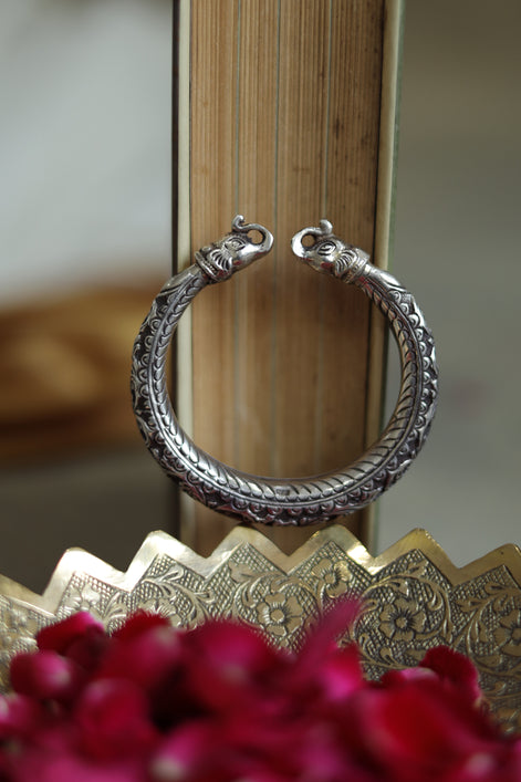 Nayantara Timeless Kada with Embossed Floral Motif