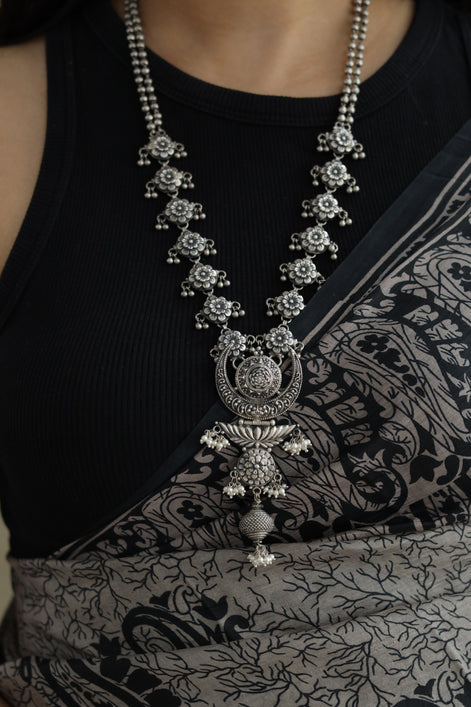 Taaraasya Signature Necklace with Embossed Flowers and Pearls