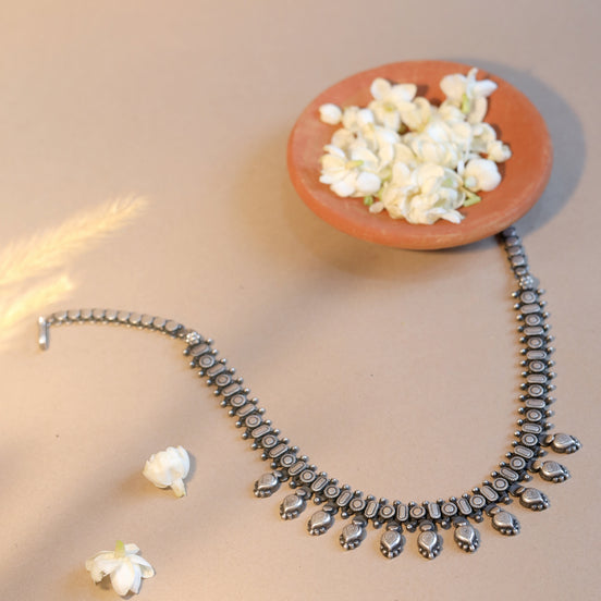 Nayantara Round Noor Necklace