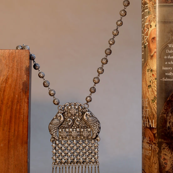 Nayantara Ethereal Necklace with Pearl